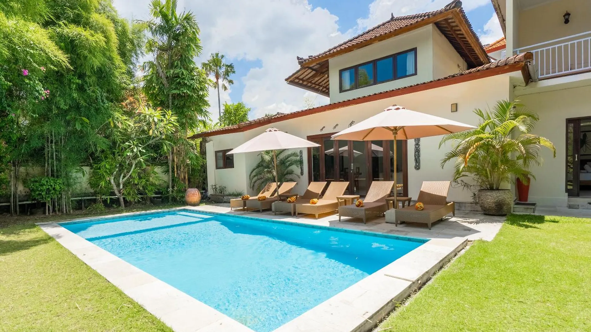9 Bedroom Villa Vista Seminyak