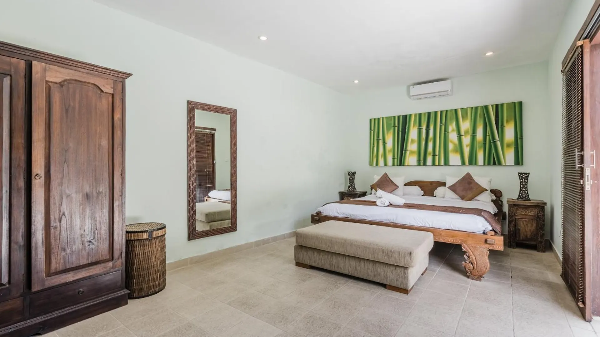 9 Bedroom Villa Vista Seminyak